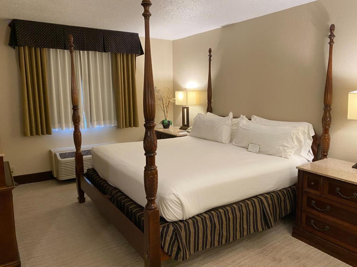 วินด์แฮม การ์เดน วอร์ซอว์ Hotel ภายนอก รูปภาพ