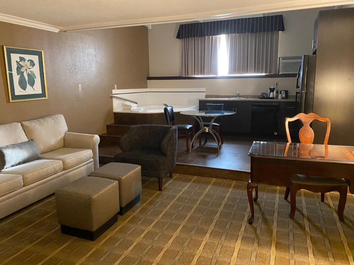 วินด์แฮม การ์เดน วอร์ซอว์ Hotel ภายนอก รูปภาพ