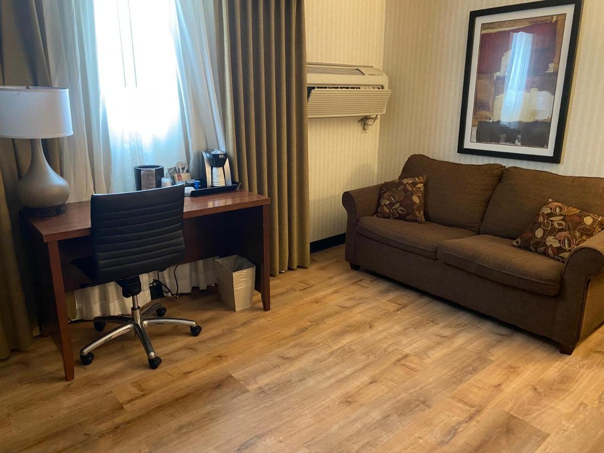 วินด์แฮม การ์เดน วอร์ซอว์ Hotel ภายนอก รูปภาพ