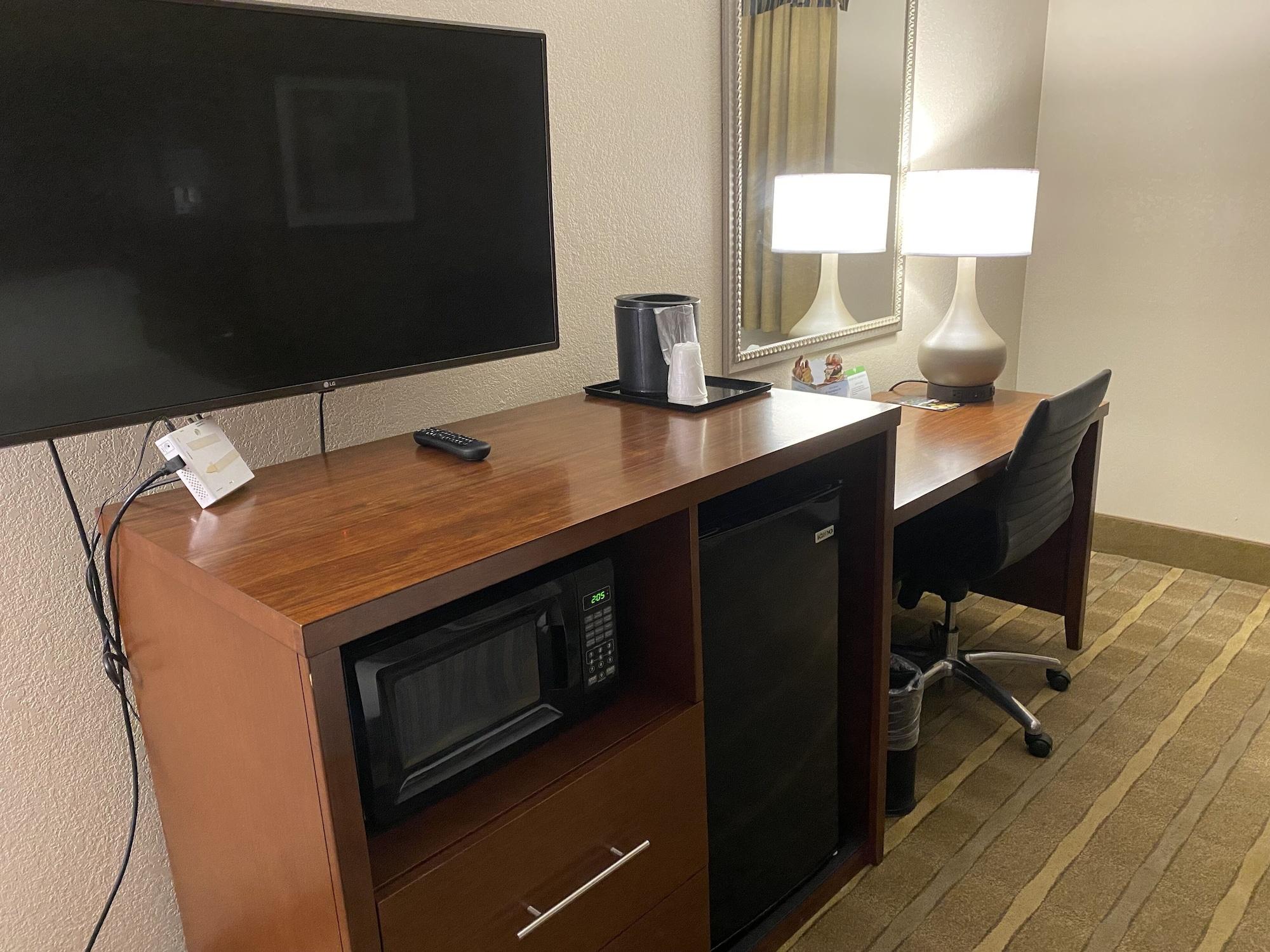 วินด์แฮม การ์เดน วอร์ซอว์ Hotel ภายนอก รูปภาพ