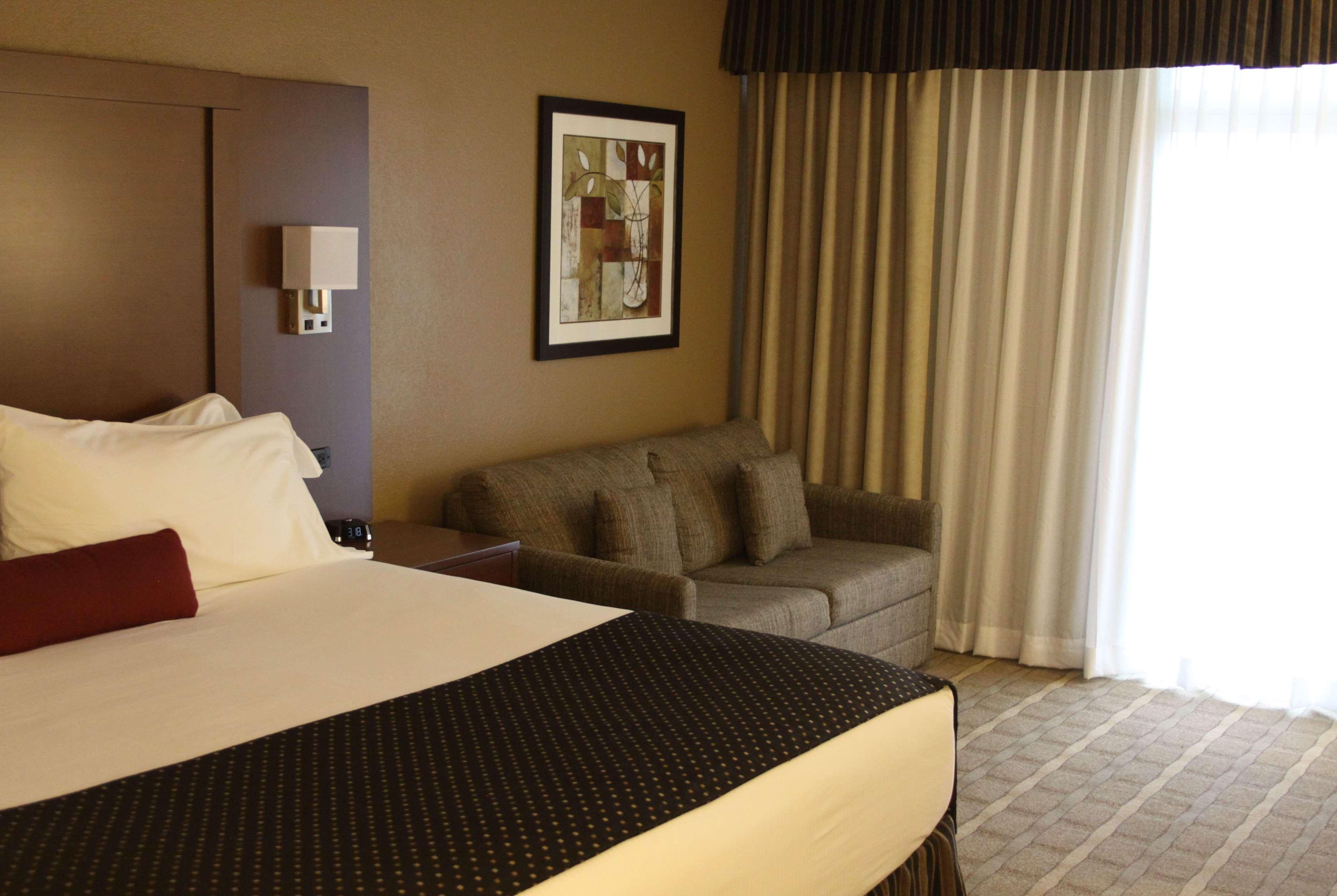 วินด์แฮม การ์เดน วอร์ซอว์ Hotel ภายนอก รูปภาพ